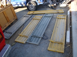 T25 Doka drop-side gates